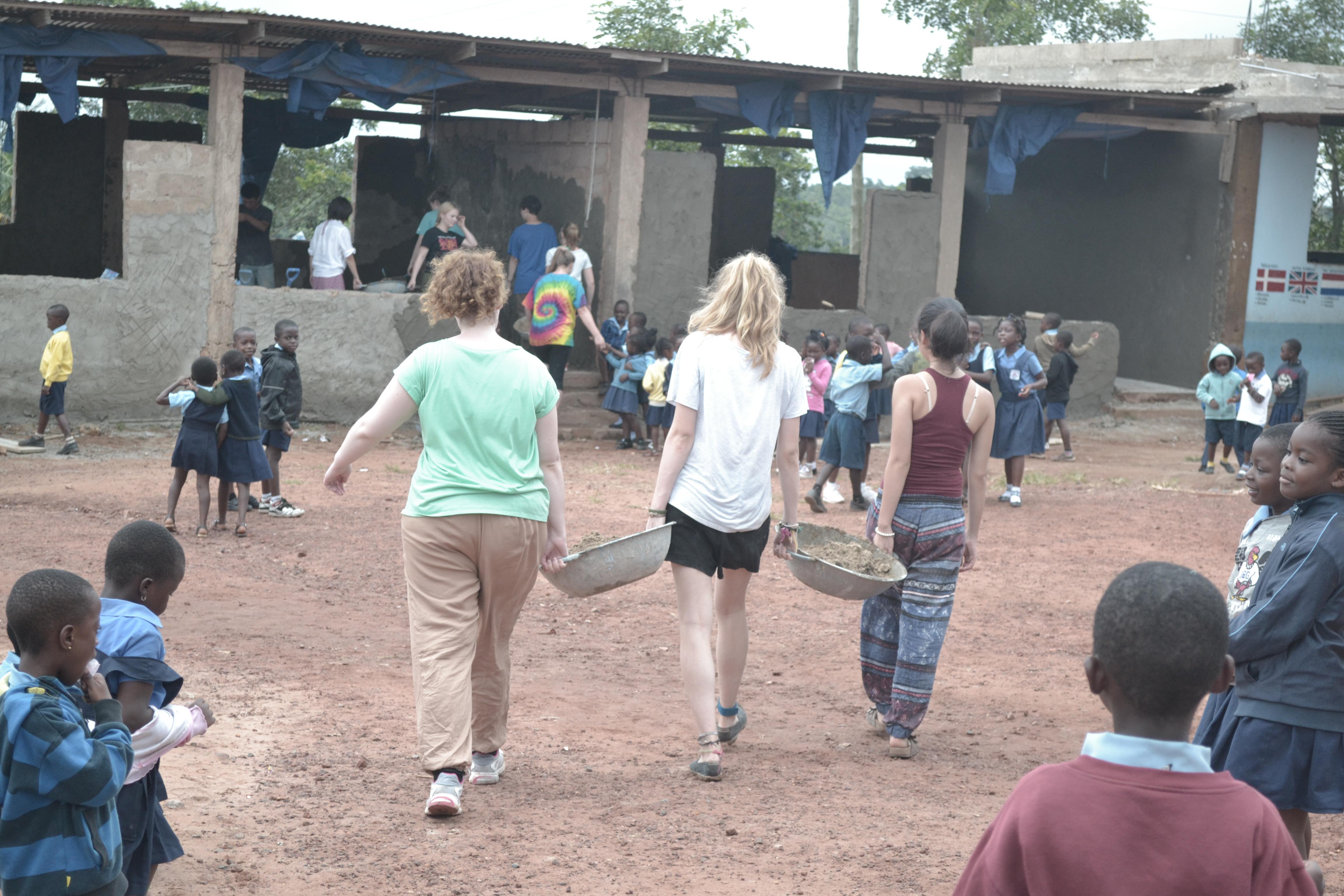A group of Projects Abroad Childcare volunteers team up to renovate a classroom at a daycare centre in rural Ghana to improve the learning environment. Projects Abroad volunteers working with children in Ghana team up to do renovations at a daycare centre in a rural village.